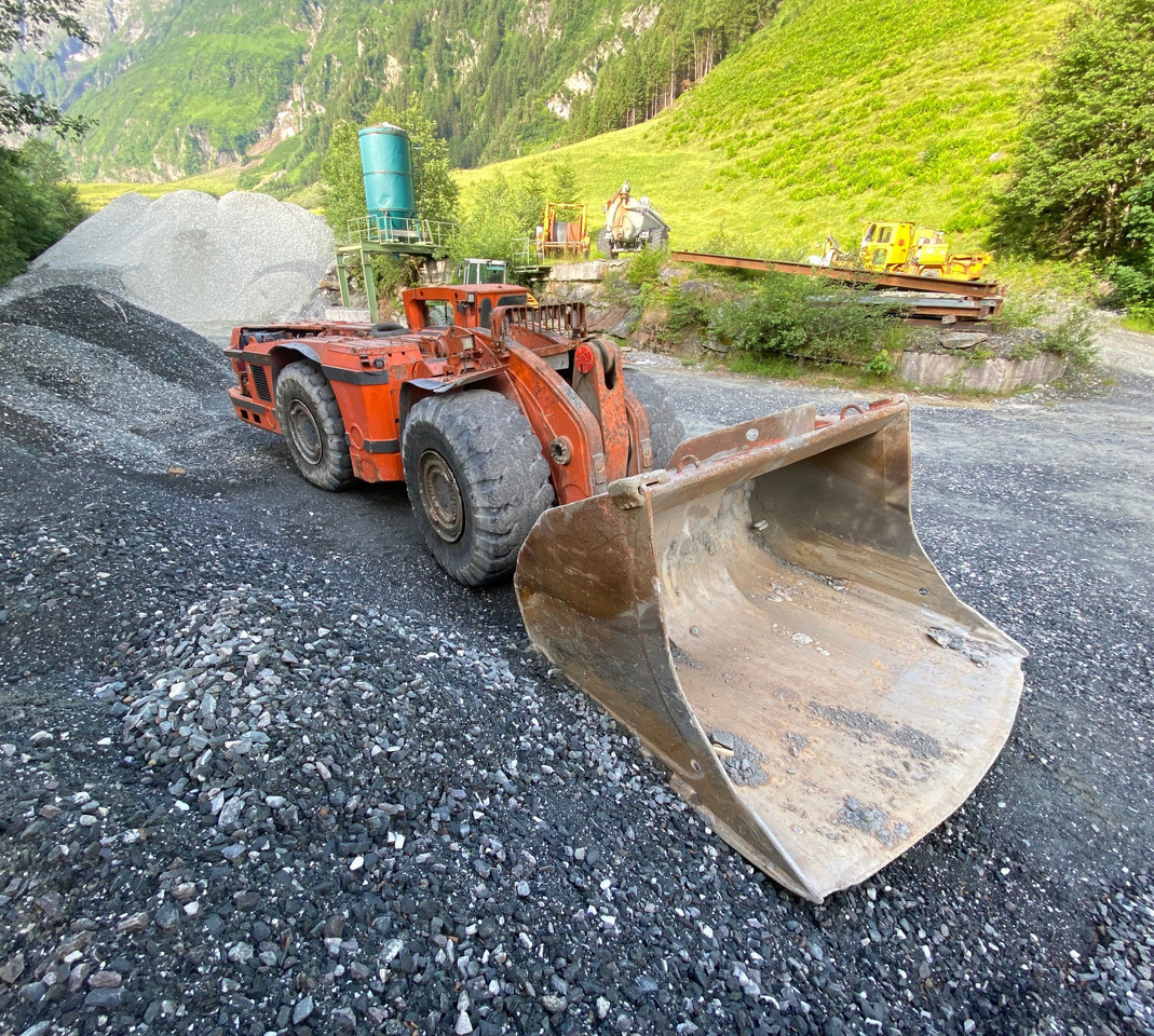 Tamrock Toro 0010 - Kaivostoiminta kone: kuva Tamrock Toro 0010 - Kaivostoiminta kone Tamrock Toro 0010 - Kaivostoiminta kone: kuva Tamrock Toro 0010 - Kaivostoiminta kone