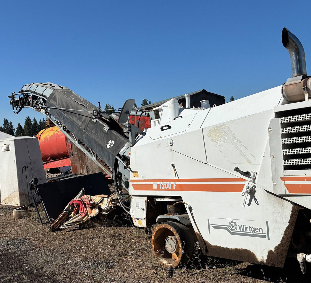 Wirtgen W 1200 F - Asfalttijyrsimen: kuva Wirtgen W 1200 F - Asfalttijyrsimen Wirtgen W 1200 F - Asfalttijyrsimen: kuva Wirtgen W 1200 F - Asfalttijyrsimen