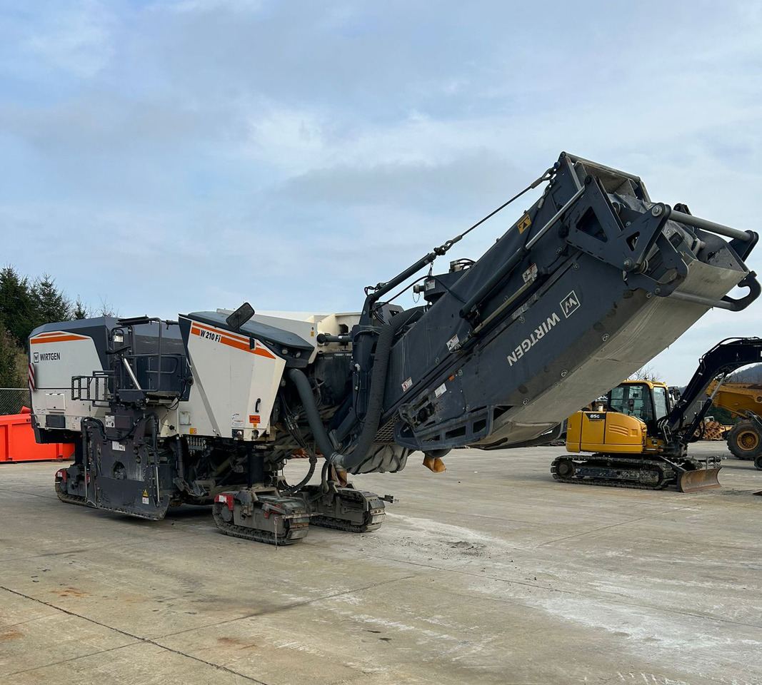 Wirtgen W 210 FI - Asfalttilevittimet: kuva Wirtgen W 210 FI - Asfalttilevittimet Wirtgen W 210 FI - Asfalttilevittimet: kuva Wirtgen W 210 FI - Asfalttilevittimet