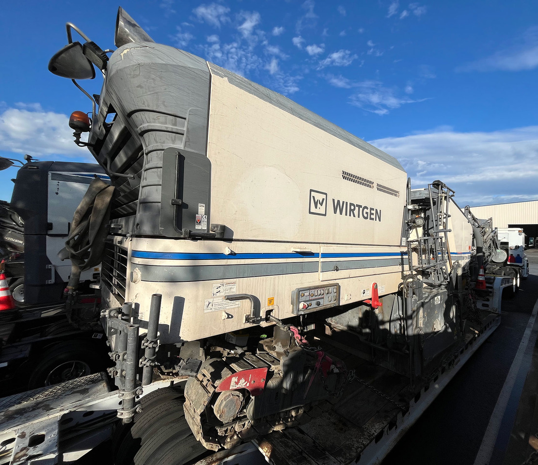 Wirtgen W 210 i - Asfalttijyrsimen: kuva Wirtgen W 210 i - Asfalttijyrsimen Wirtgen W 210 i - Asfalttijyrsimen: kuva Wirtgen W 210 i - Asfalttijyrsimen