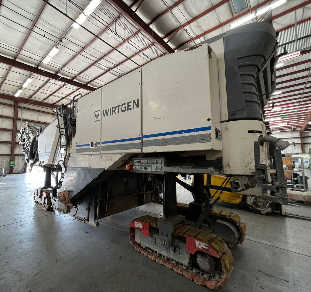Wirtgen W 210 i - Asfalttijyrsimen: kuva Wirtgen W 210 i - Asfalttijyrsimen Wirtgen W 210 i - Asfalttijyrsimen: kuva Wirtgen W 210 i - Asfalttijyrsimen