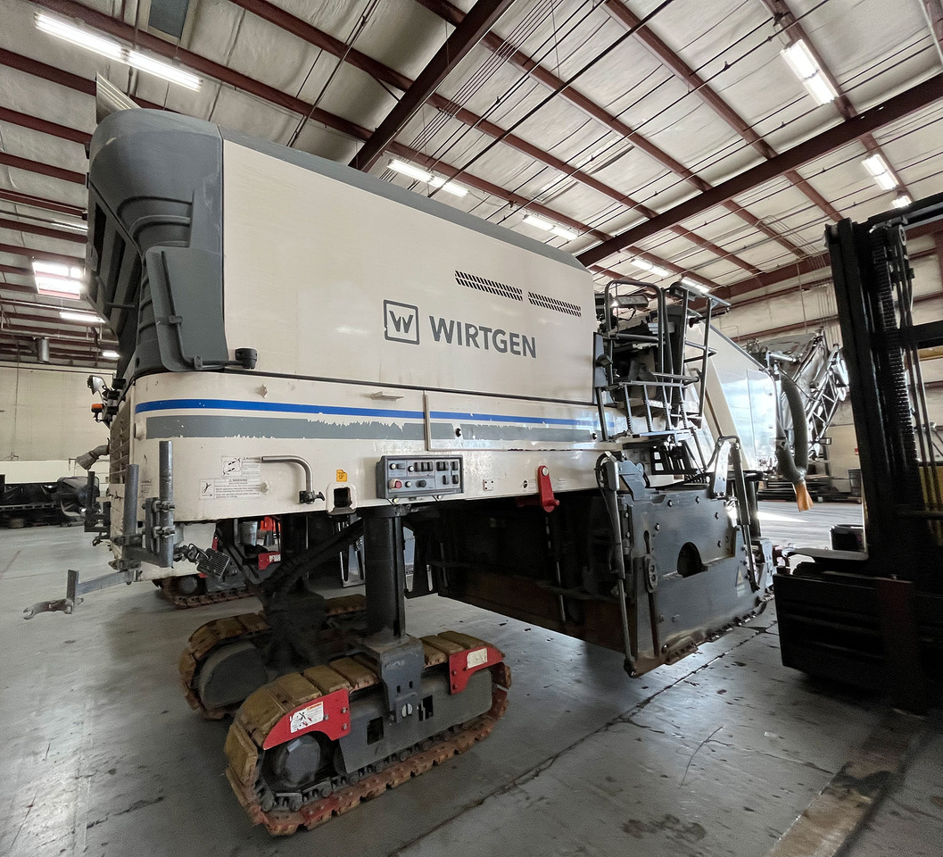Wirtgen W 210 i - Asfalttijyrsimen: kuva Wirtgen W 210 i - Asfalttijyrsimen Wirtgen W 210 i - Asfalttijyrsimen: kuva Wirtgen W 210 i - Asfalttijyrsimen
