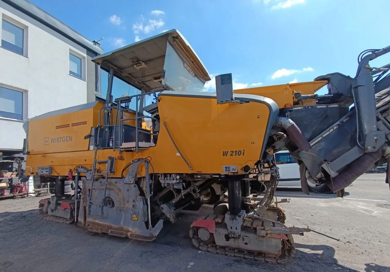 Wirtgen W 210 i - Asfalttijyrsimen: kuva Wirtgen W 210 i - Asfalttijyrsimen Wirtgen W 210 i - Asfalttijyrsimen: kuva Wirtgen W 210 i - Asfalttijyrsimen