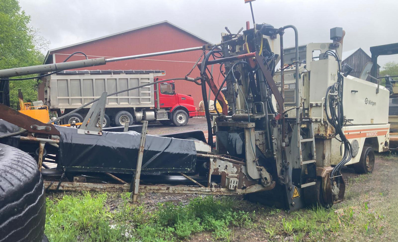 Wirtgen W 600 DC - Asfalttijyrsimen: kuva Wirtgen W 600 DC - Asfalttijyrsimen Wirtgen W 600 DC - Asfalttijyrsimen: kuva Wirtgen W 600 DC - Asfalttijyrsimen