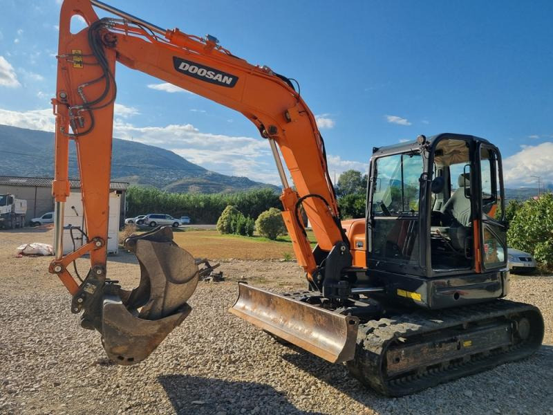 Doosan DX85 - Minikuormaaja: kuva Doosan DX85 - Minikuormaaja Doosan DX85 - Minikuormaaja: kuva Doosan DX85 - Minikuormaaja