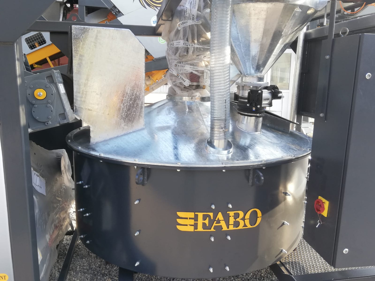 FABO mobile concrete batching plant - Betoniasema: kuva FABO mobile concrete batching plant - Betoniasema FABO mobile concrete batching plant - Betoniasema: kuva FABO mobile concrete batching plant - Betoniasema