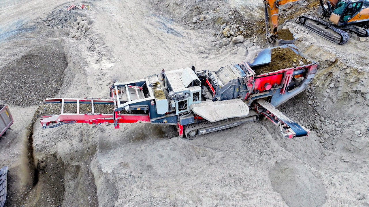 SANDVIK Mobile crusher - Mobiilimurskain: kuva SANDVIK Mobile crusher - Mobiilimurskain SANDVIK Mobile crusher - Mobiilimurskain: kuva SANDVIK Mobile crusher - Mobiilimurskain