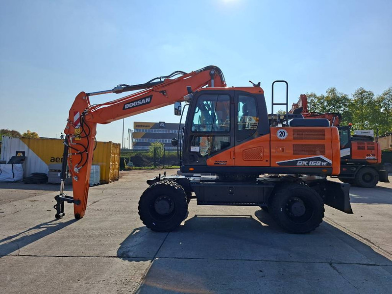 Doosan DX 160 W-7 (EX Demo) - Pyöräalustainen kaivinkone: kuva Doosan DX 160 W-7 (EX Demo) - Pyöräalustainen kaivinkone Doosan DX 160 W-7 (EX Demo) - Pyöräalustainen kaivinkone: kuva Doosan DX 160 W-7 (EX Demo) - Pyöräalustainen kaivinkone