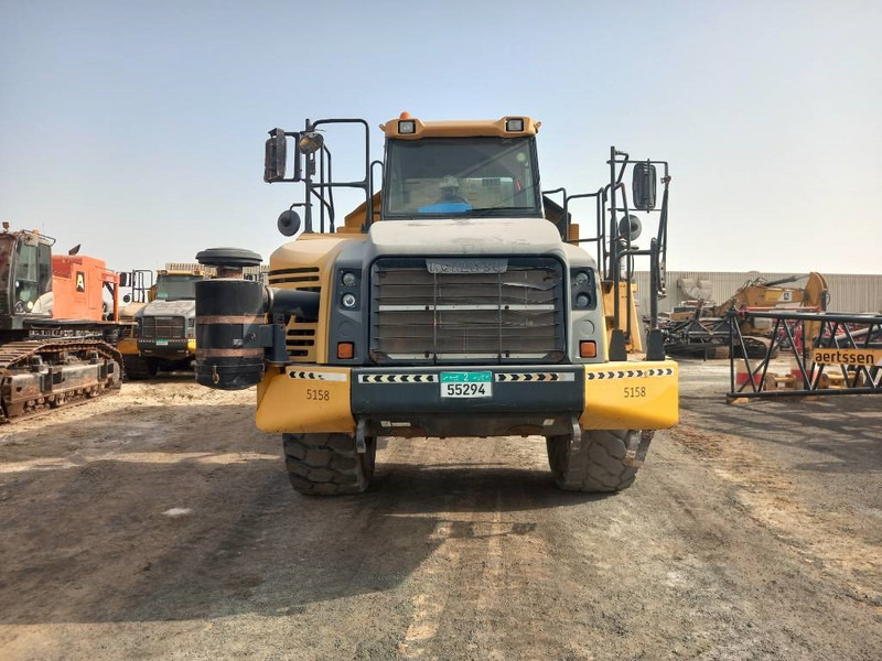 Komatsu HM400-3R (4 pcs available in Abu Dhabi) - Nivelkippiauto: kuva Komatsu HM400-3R (4 pcs available in Abu Dhabi) - Nivelkippiauto Komatsu HM400-3R (4 pcs available in Abu Dhabi) - Nivelkippiauto: kuva Komatsu HM400-3R (4 pcs available in Abu Dhabi) - Nivelkippiauto