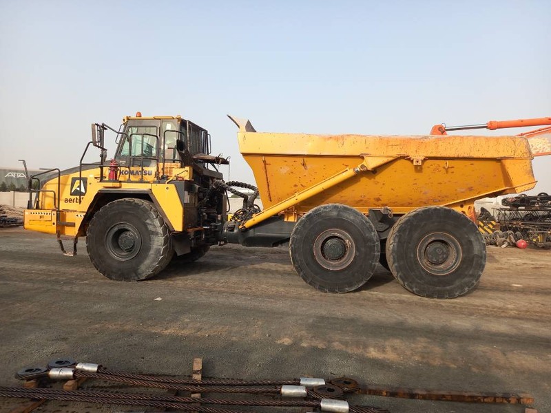 Komatsu HM400-3R (4 pcs available in Abu Dhabi) - Nivelkippiauto: kuva Komatsu HM400-3R (4 pcs available in Abu Dhabi) - Nivelkippiauto Komatsu HM400-3R (4 pcs available in Abu Dhabi) - Nivelkippiauto: kuva Komatsu HM400-3R (4 pcs available in Abu Dhabi) - Nivelkippiauto