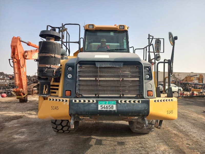 Komatsu HM400-3R (4 pcs available in Abu Dhabi) - Nivelkippiauto: kuva Komatsu HM400-3R (4 pcs available in Abu Dhabi) - Nivelkippiauto Komatsu HM400-3R (4 pcs available in Abu Dhabi) - Nivelkippiauto: kuva Komatsu HM400-3R (4 pcs available in Abu Dhabi) - Nivelkippiauto