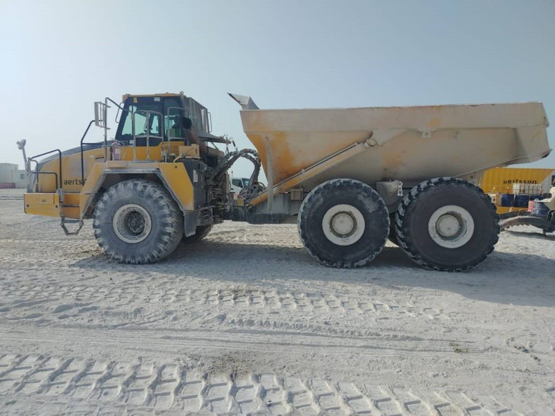 Komatsu HM400-3R (4 pieces available in Abu Dhabi) - Nivelkippiauto: kuva Komatsu HM400-3R (4 pieces available in Abu Dhabi) - Nivelkippiauto Komatsu HM400-3R (4 pieces available in Abu Dhabi) - Nivelkippiauto: kuva Komatsu HM400-3R (4 pieces available in Abu Dhabi) - Nivelkippiauto