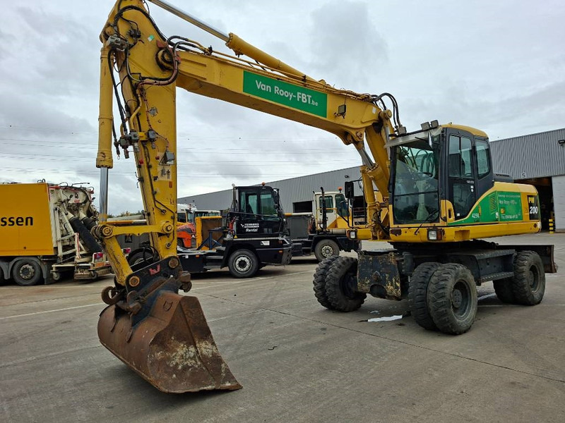 Komatsu PW 200-7H - Pyöräalustainen kaivinkone: kuva Komatsu PW 200-7H - Pyöräalustainen kaivinkone Komatsu PW 200-7H - Pyöräalustainen kaivinkone: kuva Komatsu PW 200-7H - Pyöräalustainen kaivinkone