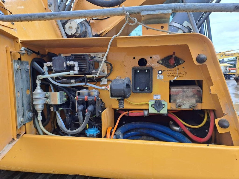 Telakaivukone Liebherr R 946: kuva Telakaivukone Liebherr R 946