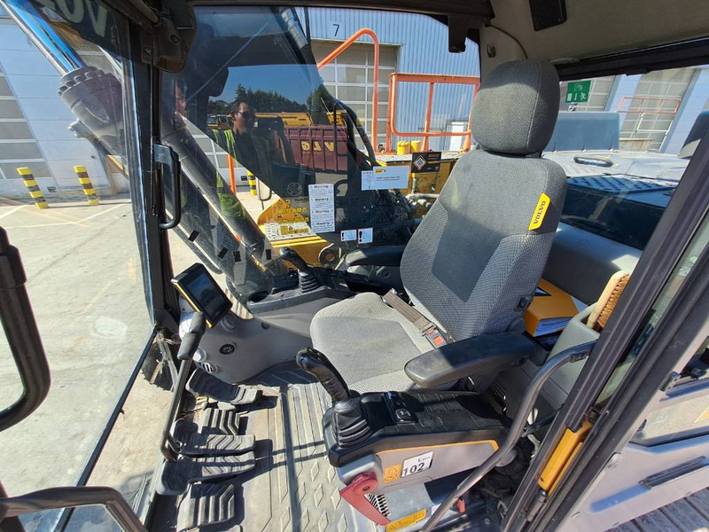 Telakaivukone Volvo EC220EL: kuva Telakaivukone Volvo EC220EL