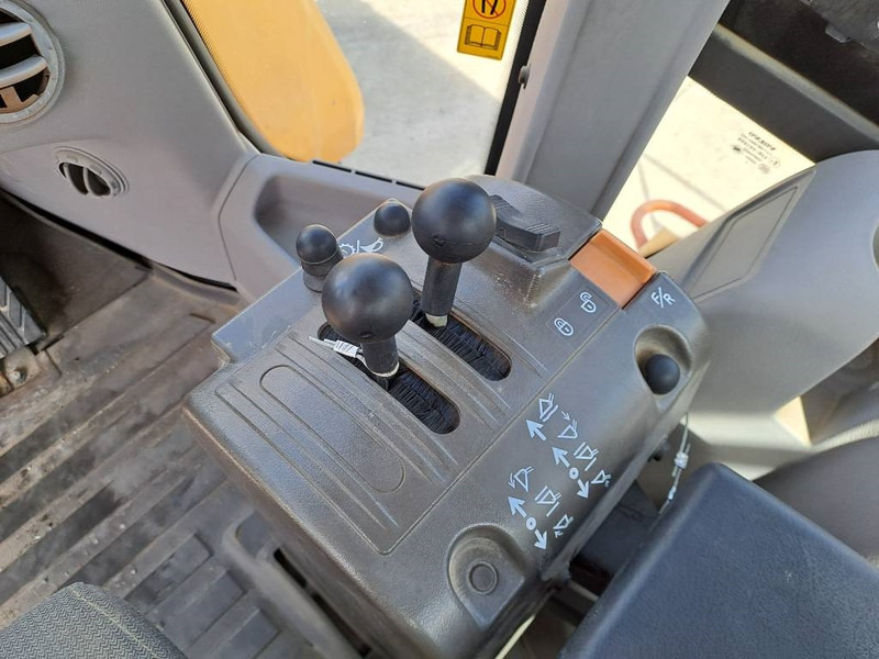 Uusi Pyöräkuormaaja Volvo L 105: kuva Uusi Pyöräkuormaaja Volvo L 105