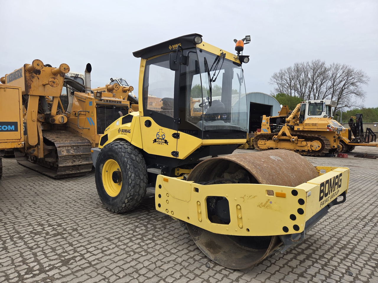 BOMAG BW177D-5 - Tiivistyskone: kuva BOMAG BW177D-5 - Tiivistyskone BOMAG BW177D-5 - Tiivistyskone: kuva BOMAG BW177D-5 - Tiivistyskone
