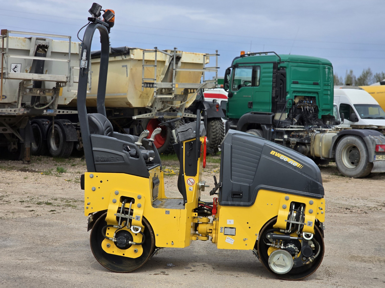 BOMAG BW80-AD5 - Minijyrä: kuva BOMAG BW80-AD5 - Minijyrä BOMAG BW80-AD5 - Minijyrä: kuva BOMAG BW80-AD5 - Minijyrä