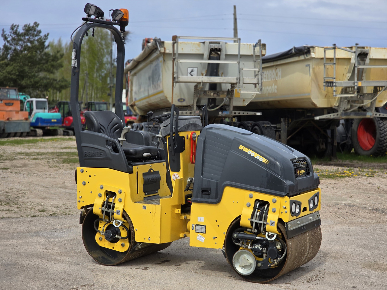 BOMAG BW80-AD5 - Minijyrä: kuva BOMAG BW80-AD5 - Minijyrä BOMAG BW80-AD5 - Minijyrä: kuva BOMAG BW80-AD5 - Minijyrä