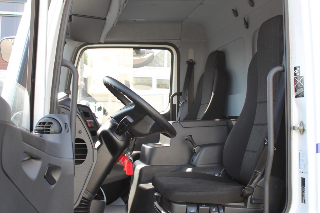 Mercedes-Benz Atego 1221 E6 Koffer Klima LDW Schalter LBW - Kuorma-auto: kuva Mercedes-Benz Atego 1221 E6 Koffer Klima LDW Schalter LBW - Kuorma-auto Mercedes-Benz Atego 1221 E6 Koffer Klima LDW Schalter LBW - Kuorma-auto: kuva Mercedes-Benz Atego 1221 E6 Koffer Klima LDW Schalter LBW - Kuorma-auto