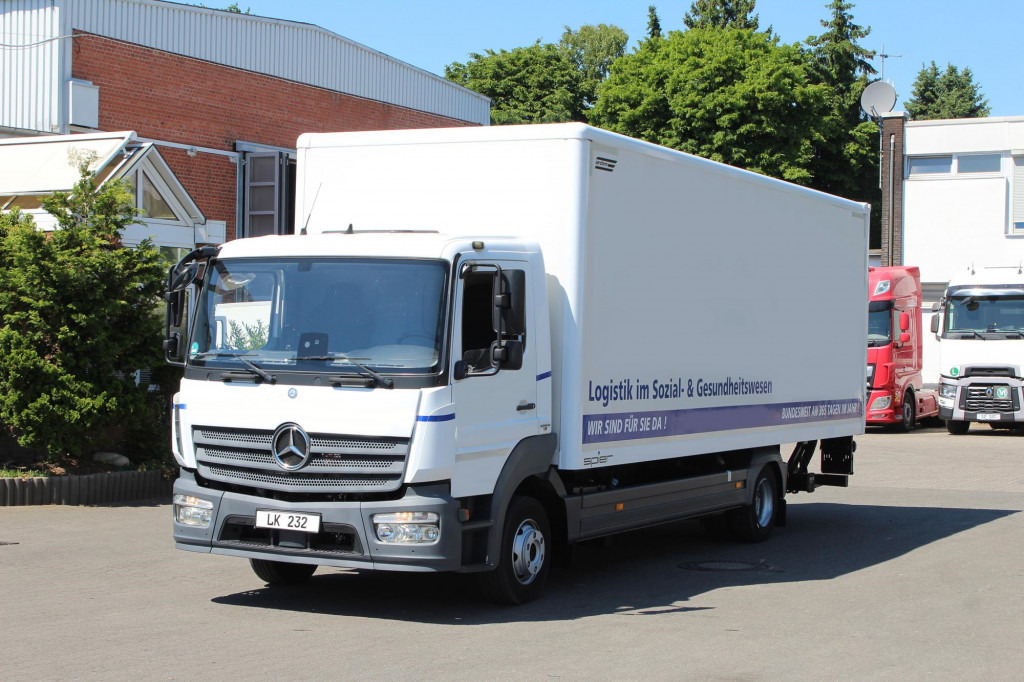 Mercedes-Benz Atego 1221 E6 Koffer Klima LDW Schalter LBW - Kuorma-auto: kuva Mercedes-Benz Atego 1221 E6 Koffer Klima LDW Schalter LBW - Kuorma-auto Mercedes-Benz Atego 1221 E6 Koffer Klima LDW Schalter LBW - Kuorma-auto: kuva Mercedes-Benz Atego 1221 E6 Koffer Klima LDW Schalter LBW - Kuorma-auto