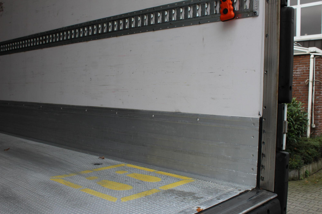 Lamberet TK SLXi Spectrum 2,65h Bi-Multi-Temp. TW LBW - Refrigeraattori puoliperävaunu: kuva Lamberet TK SLXi Spectrum 2,65h Bi-Multi-Temp. TW LBW - Refrigeraattori puoliperävaunu Lamberet TK SLXi Spectrum 2,65h Bi-Multi-Temp. TW LBW - Refrigeraattori puoliperävaunu: kuva Lamberet TK SLXi Spectrum 2,65h Bi-Multi-Temp. TW LBW - Refrigeraattori puoliperävaunu