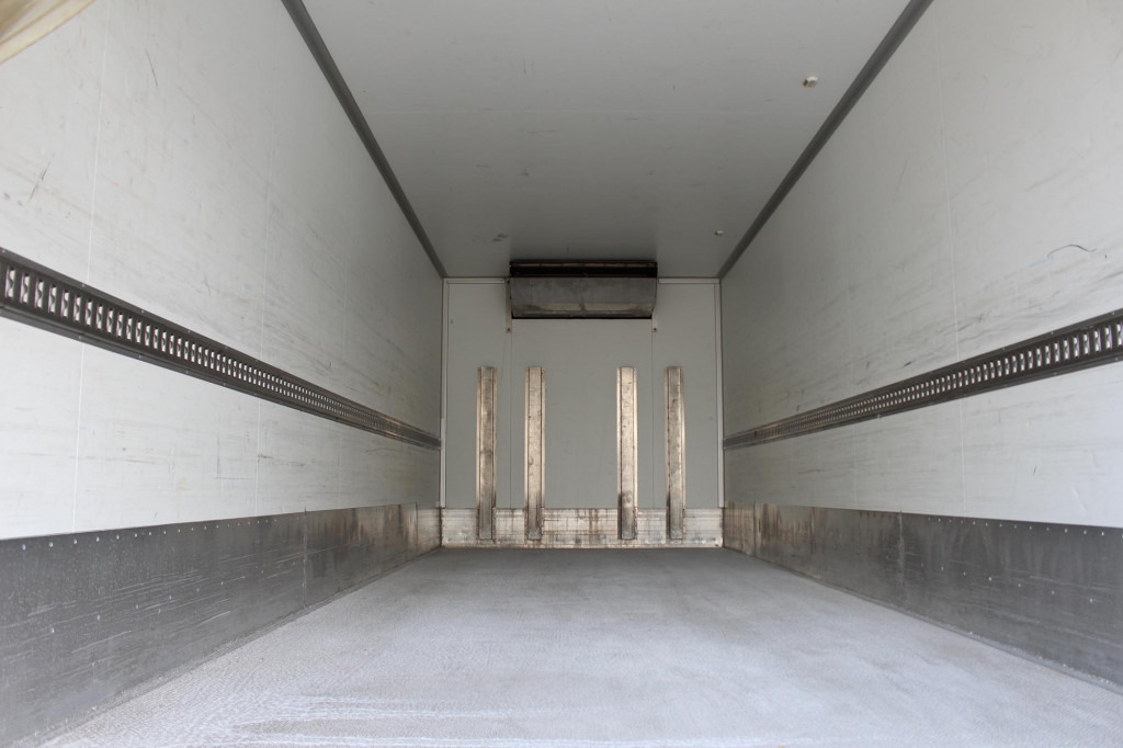 Mercedes-Benz Atego 1223 E6 TK T-800 R Strom LBW - Refrigeraattori kuorma-auto: kuva Mercedes-Benz Atego 1223 E6 TK T-800 R Strom LBW - Refrigeraattori kuorma-auto Mercedes-Benz Atego 1223 E6 TK T-800 R Strom LBW - Refrigeraattori kuorma-auto: kuva Mercedes-Benz Atego 1223 E6 TK T-800 R Strom LBW - Refrigeraattori kuorma-auto