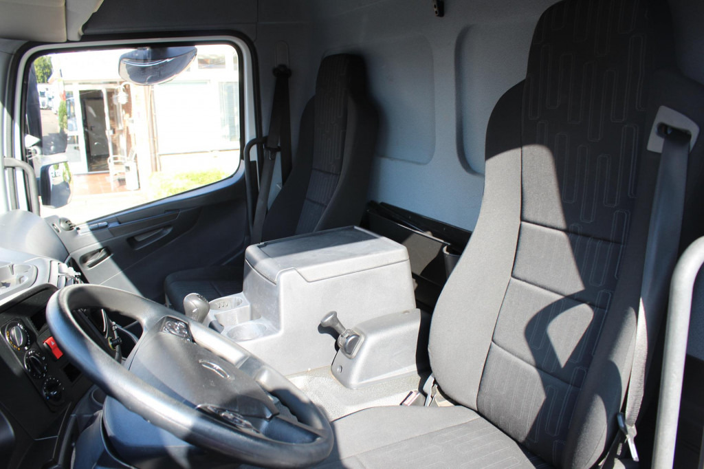 Mercedes-Benz Atego 818 E6 Koffer 6m Klima LDW Schalter LBW - Jakeluauto: kuva Mercedes-Benz Atego 818 E6 Koffer 6m Klima LDW Schalter LBW - Jakeluauto Mercedes-Benz Atego 818 E6 Koffer 6m Klima LDW Schalter LBW - Jakeluauto: kuva Mercedes-Benz Atego 818 E6 Koffer 6m Klima LDW Schalter LBW - Jakeluauto