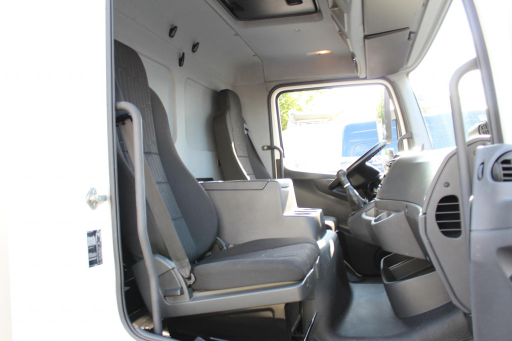 Mercedes-Benz Atego 818 E6 Koffer 6m Klima LDW Schalter LBW - Jakeluauto: kuva Mercedes-Benz Atego 818 E6 Koffer 6m Klima LDW Schalter LBW - Jakeluauto Mercedes-Benz Atego 818 E6 Koffer 6m Klima LDW Schalter LBW - Jakeluauto: kuva Mercedes-Benz Atego 818 E6 Koffer 6m Klima LDW Schalter LBW - Jakeluauto