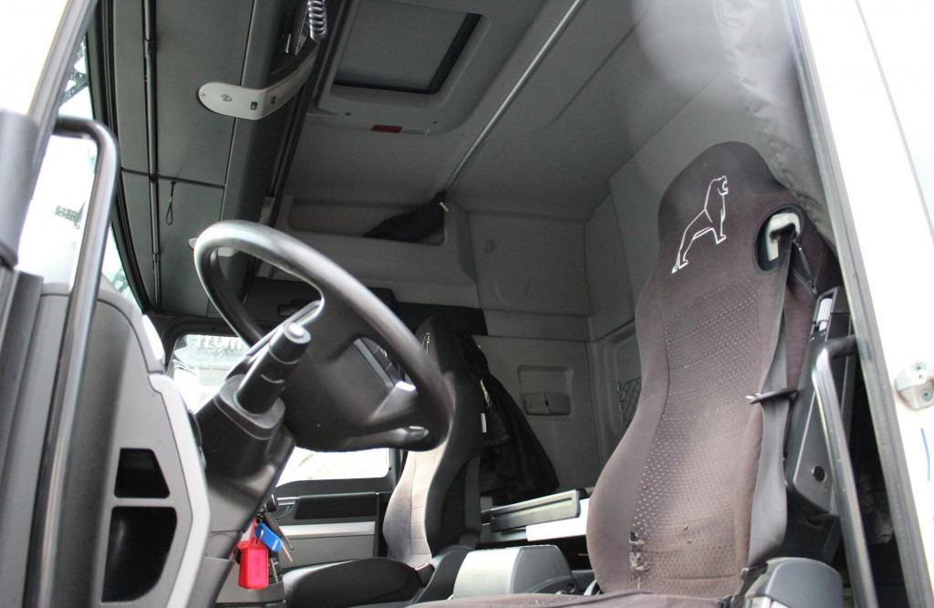 MAN TGX 18.480 E6 Retarder Kompressor Alufelgen Kühl - Vetopöytäauto: kuva MAN TGX 18.480 E6 Retarder Kompressor Alufelgen Kühl - Vetopöytäauto MAN TGX 18.480 E6 Retarder Kompressor Alufelgen Kühl - Vetopöytäauto: kuva MAN TGX 18.480 E6 Retarder Kompressor Alufelgen Kühl - Vetopöytäauto