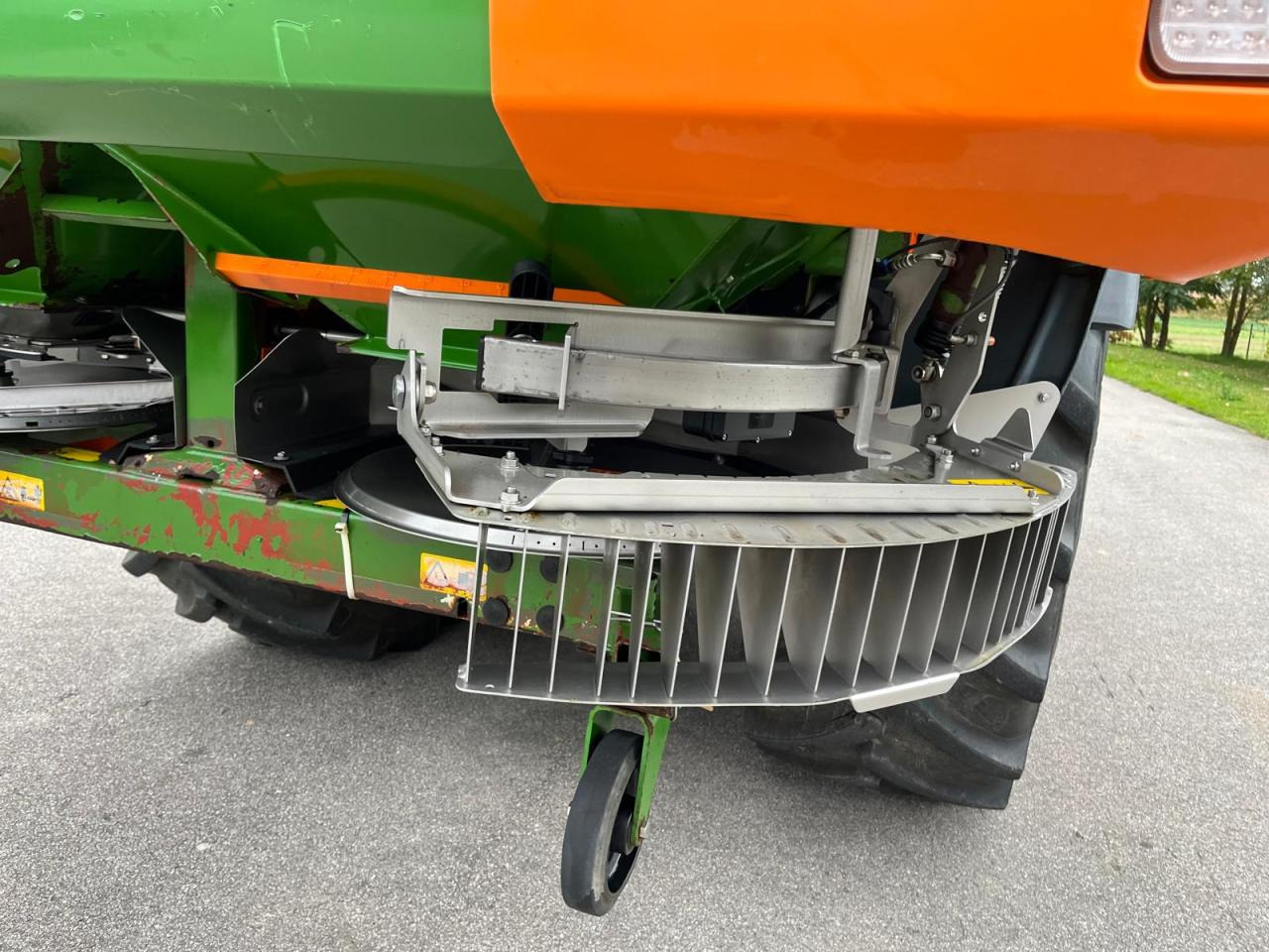 Lannoitteenlevitin Amazone ZA-M 1501 Profis, Wiegestreuer, 2500 Liter: kuva Lannoitteenlevitin Amazone ZA-M 1501 Profis, Wiegestreuer, 2500 Liter Lannoitteenlevitin Amazone ZA-M 1501 Profis, Wiegestreuer, 2500 Liter: kuva Lannoitteenlevitin Amazone ZA-M 1501 Profis, Wiegestreuer, 2500 Liter