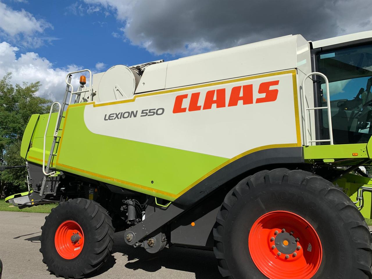 CLAAS Lexion 550 mit Schneidwerk V660, 3D und Klimaautomatik, gepflegter Zustand, Baujahr 2009 - Leikkuupuimuri: kuva CLAAS Lexion 550 mit Schneidwerk V660, 3D und Klimaautomatik, gepflegter Zustand, Baujahr 2009 - Leikkuupuimuri CLAAS Lexion 550 mit Schneidwerk V660, 3D und Klimaautomatik, gepflegter Zustand, Baujahr 2009 - Leikkuupuimuri: kuva CLAAS Lexion 550 mit Schneidwerk V660, 3D und Klimaautomatik, gepflegter Zustand, Baujahr 2009 - Leikkuupuimuri