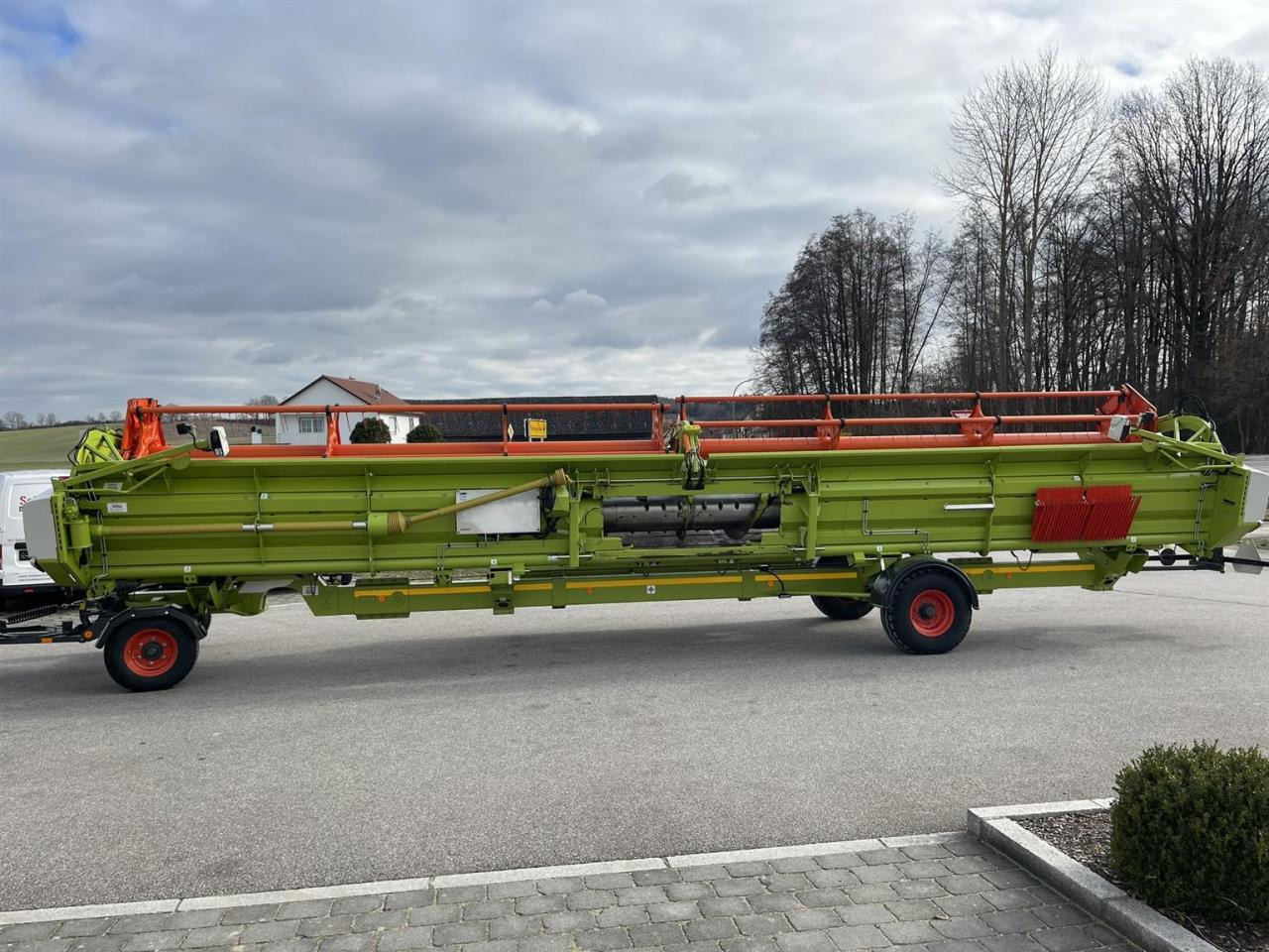 CLAAS Schneidwerk Claas Vario V1050, ca. 1600ha, LED Laser, Bj. 2016 - Leikkuupöytä: kuva CLAAS Schneidwerk Claas Vario V1050, ca. 1600ha, LED Laser, Bj. 2016 - Leikkuupöytä CLAAS Schneidwerk Claas Vario V1050, ca. 1600ha, LED Laser, Bj. 2016 - Leikkuupöytä: kuva CLAAS Schneidwerk Claas Vario V1050, ca. 1600ha, LED Laser, Bj. 2016 - Leikkuupöytä