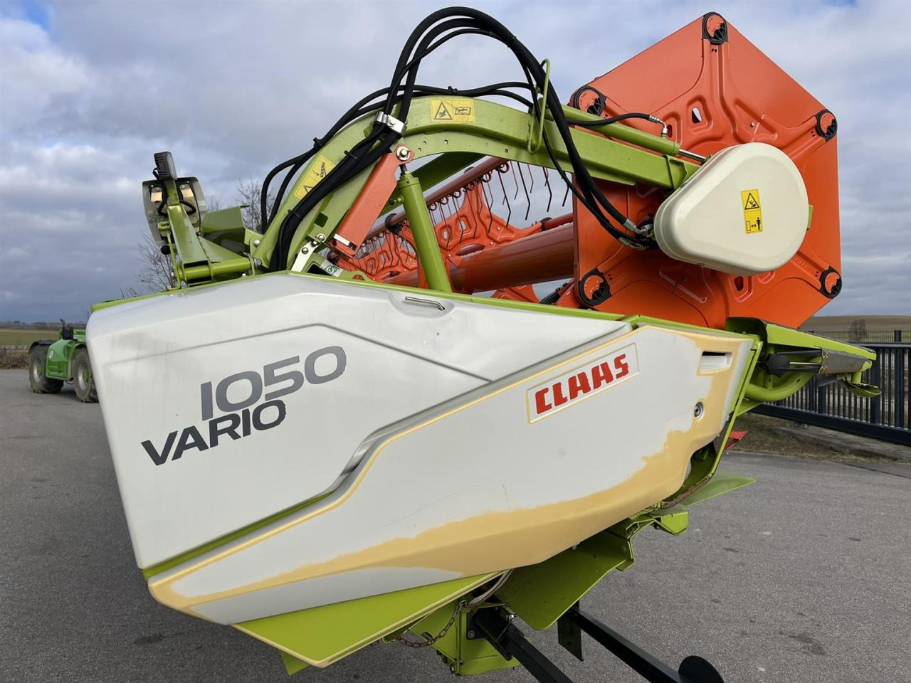 CLAAS Schneidwerk Claas Vario V1050, ca. 1600ha, LED Laser, Bj. 2016 - Leikkuupöytä: kuva CLAAS Schneidwerk Claas Vario V1050, ca. 1600ha, LED Laser, Bj. 2016 - Leikkuupöytä CLAAS Schneidwerk Claas Vario V1050, ca. 1600ha, LED Laser, Bj. 2016 - Leikkuupöytä: kuva CLAAS Schneidwerk Claas Vario V1050, ca. 1600ha, LED Laser, Bj. 2016 - Leikkuupöytä