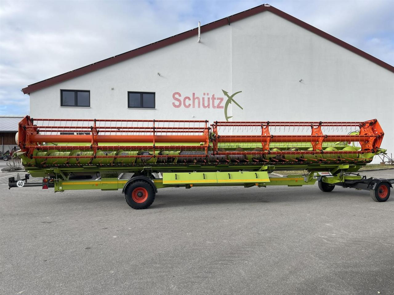 CLAAS Schneidwerk Claas Vario V1050, ca. 1600ha, LED Laser, Bj. 2016 - Leikkuupöytä: kuva CLAAS Schneidwerk Claas Vario V1050, ca. 1600ha, LED Laser, Bj. 2016 - Leikkuupöytä CLAAS Schneidwerk Claas Vario V1050, ca. 1600ha, LED Laser, Bj. 2016 - Leikkuupöytä: kuva CLAAS Schneidwerk Claas Vario V1050, ca. 1600ha, LED Laser, Bj. 2016 - Leikkuupöytä