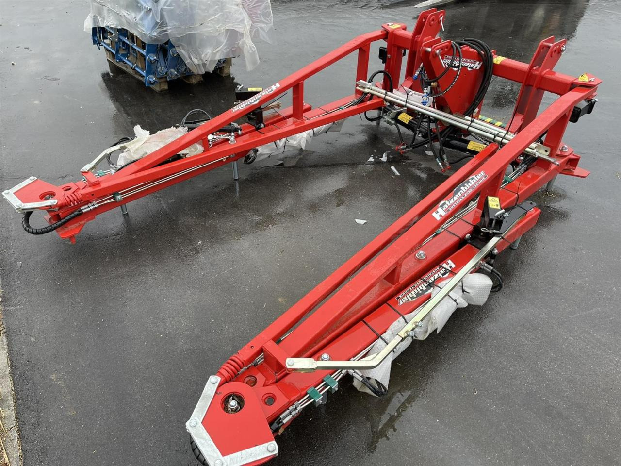 Hatzenbichler Neuwertiger Striegel mit hydraulischer Druckverstellung, 12m, Bj. 2023, Hatzenbichler - Äes: kuva Hatzenbichler Neuwertiger Striegel mit hydraulischer Druckverstellung, 12m, Bj. 2023, Hatzenbichler - Äes Hatzenbichler Neuwertiger Striegel mit hydraulischer Druckverstellung, 12m, Bj. 2023, Hatzenbichler - Äes: kuva Hatzenbichler Neuwertiger Striegel mit hydraulischer Druckverstellung, 12m, Bj. 2023, Hatzenbichler - Äes
