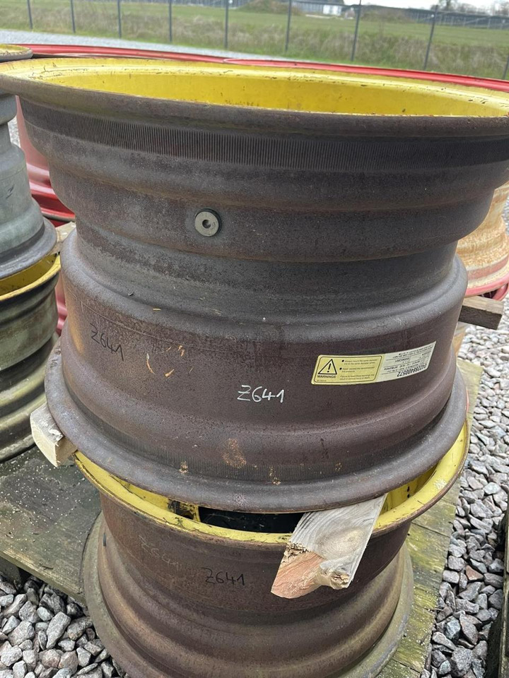 John Deere 15X24 / 8 Loch Felge - Vanne: kuva John Deere 15X24 / 8 Loch Felge - Vanne John Deere 15X24 / 8 Loch Felge - Vanne: kuva John Deere 15X24 / 8 Loch Felge - Vanne