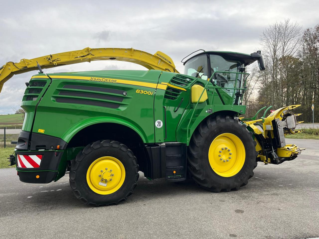 John Deere 8300i Feldhäcksler, Harvestlap, Pickup, Kemper, erst 910 Betriebsstunden, Baujahr 2018 - Itsekulkeva silppuri: kuva John Deere 8300i Feldhäcksler, Harvestlap, Pickup, Kemper, erst 910 Betriebsstunden, Baujahr 2018 - Itsekulkeva silppuri John Deere 8300i Feldhäcksler, Harvestlap, Pickup, Kemper, erst 910 Betriebsstunden, Baujahr 2018 - Itsekulkeva silppuri: kuva John Deere 8300i Feldhäcksler, Harvestlap, Pickup, Kemper, erst 910 Betriebsstunden, Baujahr 2018 - Itsekulkeva silppuri