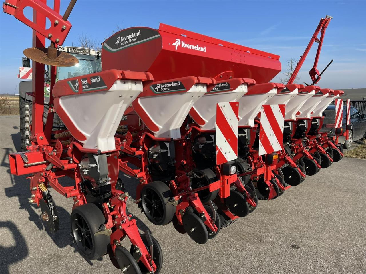 Kverneland Optima TF Profi 2, 8-reihig, mechanischer Antrieb - Tarkkuuskylvökone: kuva Kverneland Optima TF Profi 2, 8-reihig, mechanischer Antrieb - Tarkkuuskylvökone Kverneland Optima TF Profi 2, 8-reihig, mechanischer Antrieb - Tarkkuuskylvökone: kuva Kverneland Optima TF Profi 2, 8-reihig, mechanischer Antrieb - Tarkkuuskylvökone