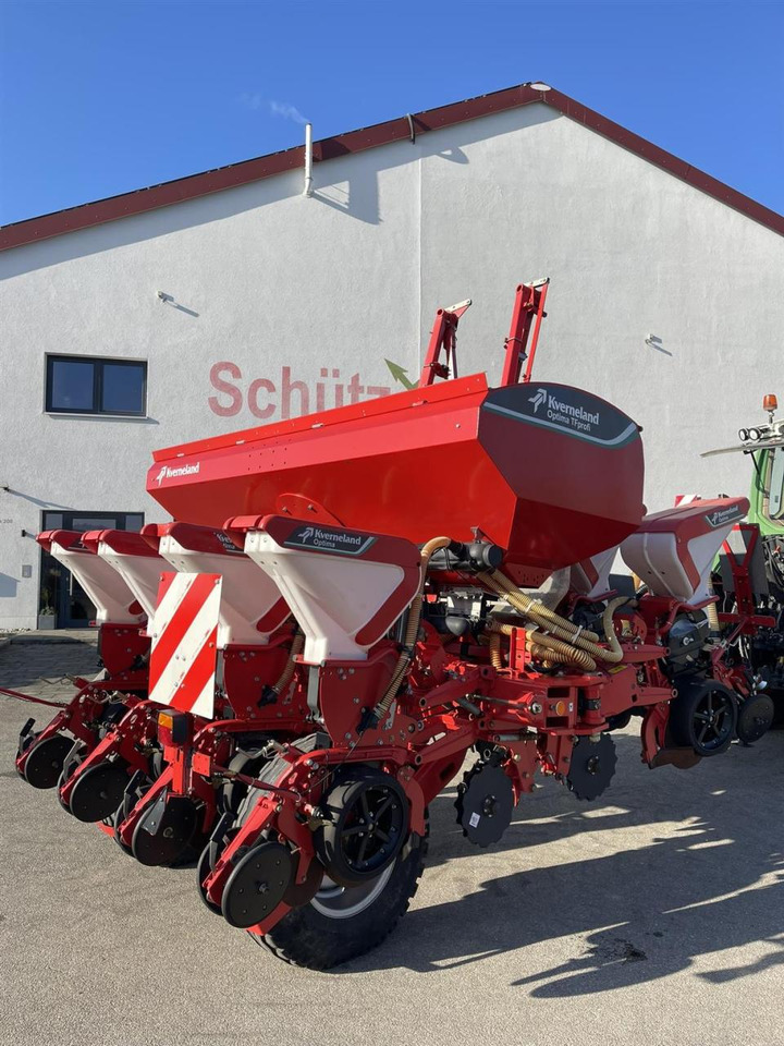 Kverneland Optima TF Profi 2, 8-reihig, mechanischer Antrieb - Tarkkuuskylvökone: kuva Kverneland Optima TF Profi 2, 8-reihig, mechanischer Antrieb - Tarkkuuskylvökone Kverneland Optima TF Profi 2, 8-reihig, mechanischer Antrieb - Tarkkuuskylvökone: kuva Kverneland Optima TF Profi 2, 8-reihig, mechanischer Antrieb - Tarkkuuskylvökone