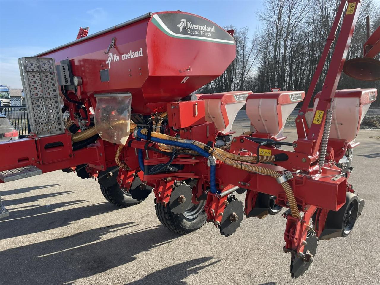 Kverneland Optima TF Profi 2, 8-reihig, mechanischer Antrieb - Tarkkuuskylvökone: kuva Kverneland Optima TF Profi 2, 8-reihig, mechanischer Antrieb - Tarkkuuskylvökone Kverneland Optima TF Profi 2, 8-reihig, mechanischer Antrieb - Tarkkuuskylvökone: kuva Kverneland Optima TF Profi 2, 8-reihig, mechanischer Antrieb - Tarkkuuskylvökone