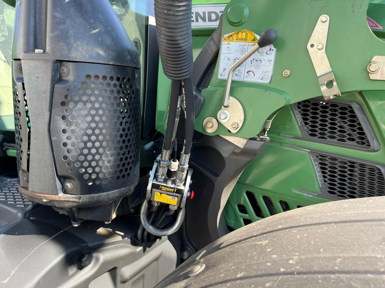 Fendt Frontlader Cargo 4X80 mit Konsole Vario 500 700 - Lisälaitteet: kuva Fendt Frontlader Cargo 4X80 mit Konsole Vario 500 700 - Lisälaitteet Fendt Frontlader Cargo 4X80 mit Konsole Vario 500 700 - Lisälaitteet: kuva Fendt Frontlader Cargo 4X80 mit Konsole Vario 500 700 - Lisälaitteet