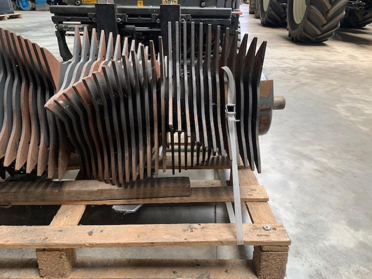 Varaosat - Kanttipaalain CLAAS Rotor Quadrant 3200FC, Teilenummer: 0008566900: kuva Varaosat - Kanttipaalain CLAAS Rotor Quadrant 3200FC, Teilenummer: 0008566900