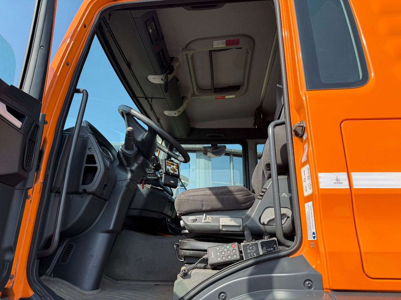 Leasing  MAN TGA 18.350 4x4 Meiler Abroller RK 14.45 Winterd. MAN TGA 18.350 4x4 Meiler Abroller RK 14.45 Winterd.: kuva Leasing  MAN TGA 18.350 4x4 Meiler Abroller RK 14.45 Winterd. MAN TGA 18.350 4x4 Meiler Abroller RK 14.45 Winterd.