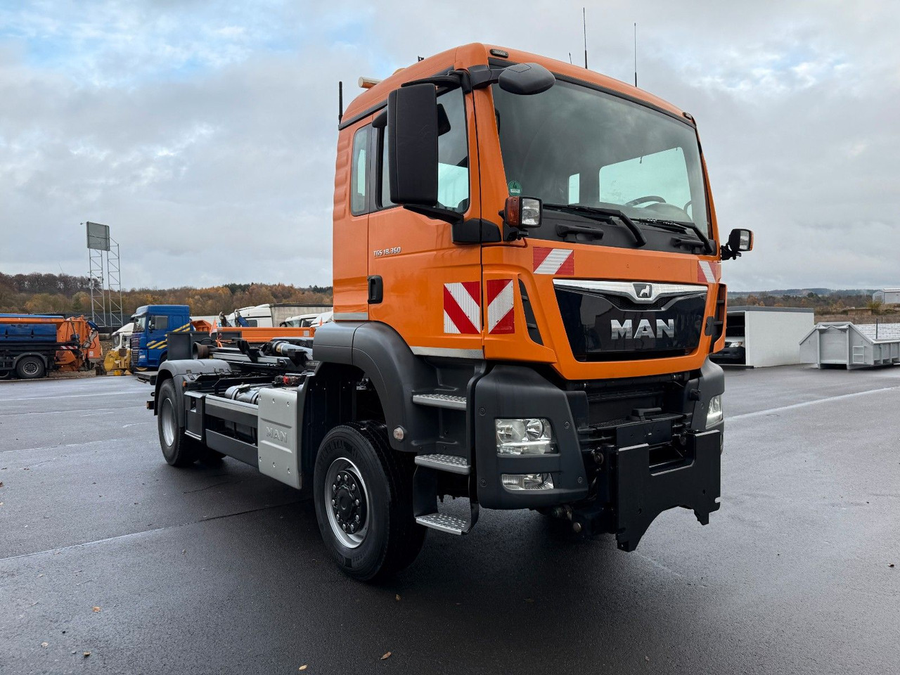 MAN TGS 18.360 4x4 Winterdienst Meiler Abrollkipper - Koukkulava kuorma-auto: kuva MAN TGS 18.360 4x4 Winterdienst Meiler Abrollkipper - Koukkulava kuorma-auto MAN TGS 18.360 4x4 Winterdienst Meiler Abrollkipper - Koukkulava kuorma-auto: kuva MAN TGS 18.360 4x4 Winterdienst Meiler Abrollkipper - Koukkulava kuorma-auto