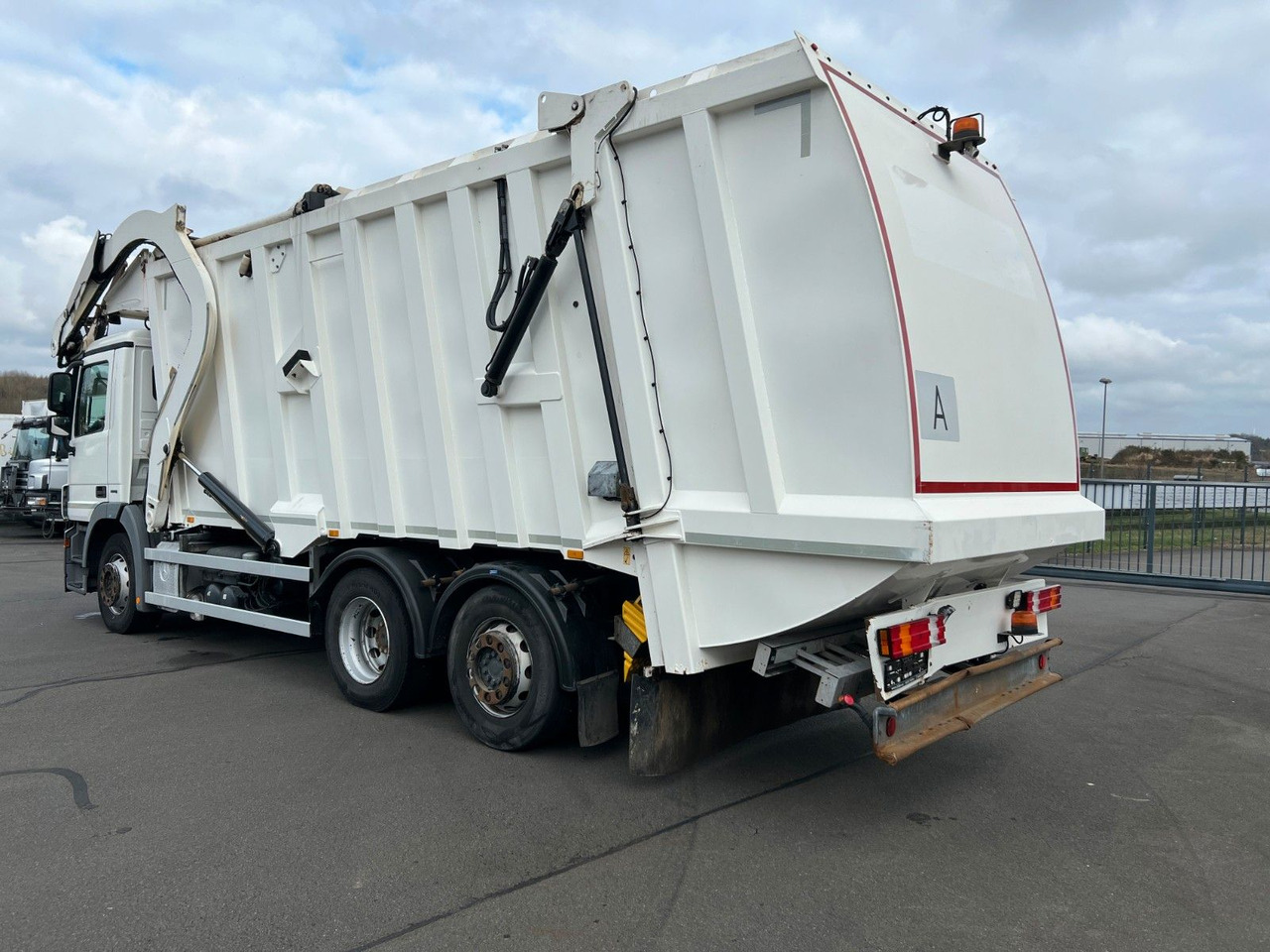 Roska-auto Mercedes-Benz Actros 2532 MP 3 Faun Frontlader 533 Waage Mercedes-Benz Actros 2532 MP 3 Faun Frontlader 533 Waage: kuva Roska-auto Mercedes-Benz Actros 2532 MP 3 Faun Frontlader 533 Waage Mercedes-Benz Actros 2532 MP 3 Faun Frontlader 533 Waage