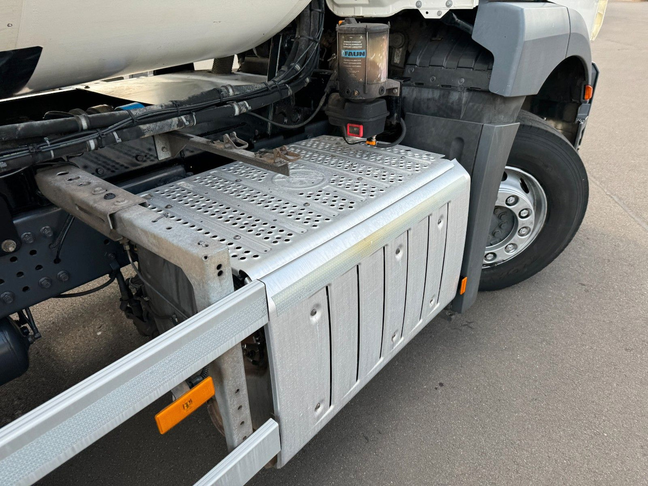 Uusi Roska-auto Mercedes-Benz Antos 2533 6x2 Faun Rotopress 520 + Delta Lifter Mercedes-Benz Antos 2533 6x2 Faun Rotopress 520 + Delta Lifter: kuva Uusi Roska-auto Mercedes-Benz Antos 2533 6x2 Faun Rotopress 520 + Delta Lifter Mercedes-Benz Antos 2533 6x2 Faun Rotopress 520 + Delta Lifter