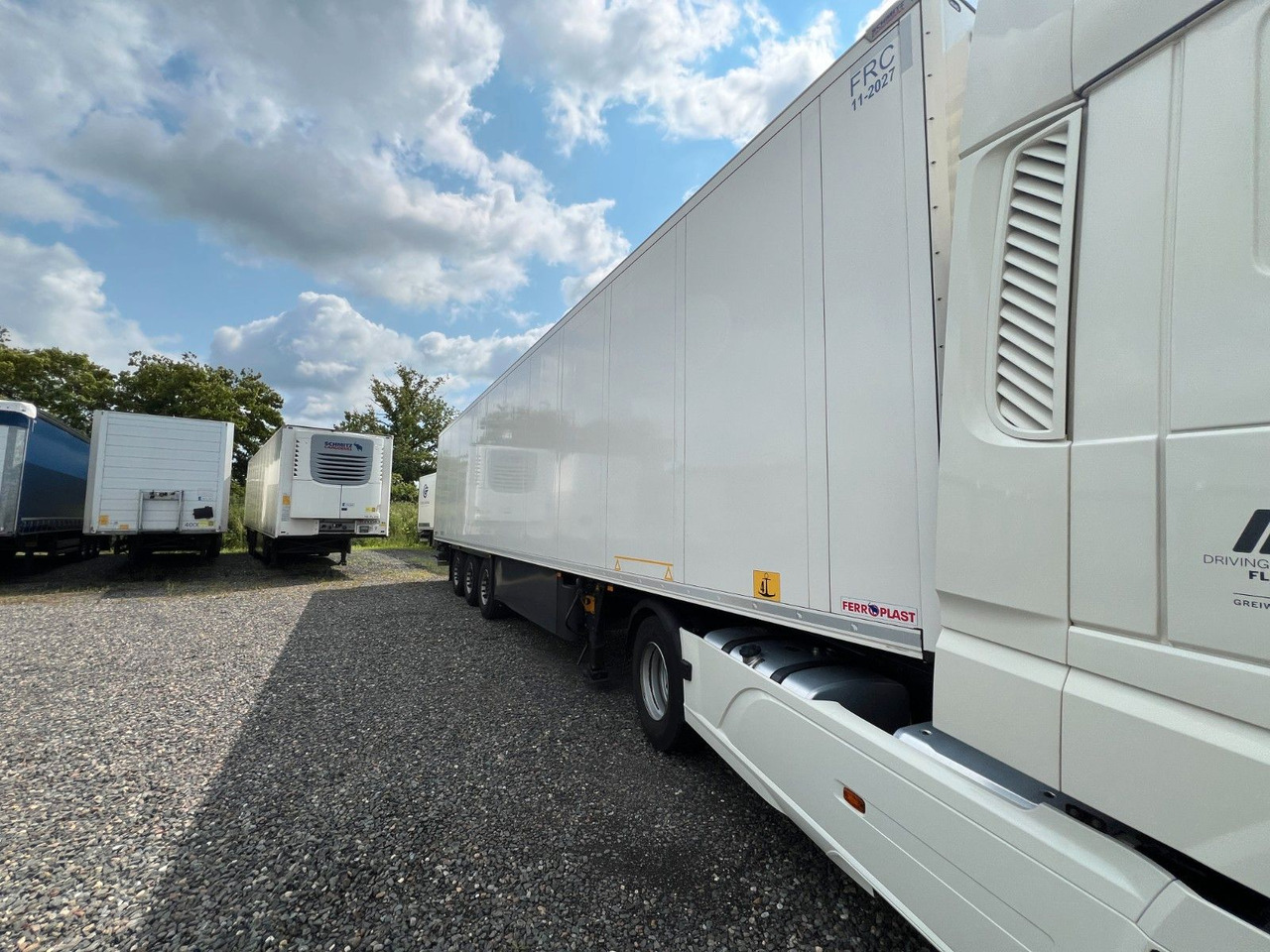 Schmitz Cargobull SKO 24/L - 13.4 FP 45 Cool V7, Schmitz S.CU V2.0 - Refrigeraattori puoliperävaunu: kuva Schmitz Cargobull SKO 24/L - 13.4 FP 45 Cool V7, Schmitz S.CU V2.0 - Refrigeraattori puoliperävaunu Schmitz Cargobull SKO 24/L - 13.4 FP 45 Cool V7, Schmitz S.CU V2.0 - Refrigeraattori puoliperävaunu: kuva Schmitz Cargobull SKO 24/L - 13.4 FP 45 Cool V7, Schmitz S.CU V2.0 - Refrigeraattori puoliperävaunu