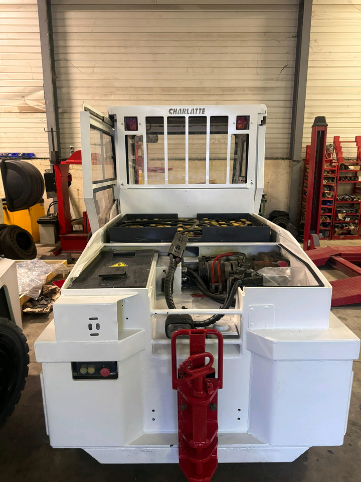 Charlatte 2012 - Matkatavaratraktori: kuva Charlatte 2012 - Matkatavaratraktori Charlatte 2012 - Matkatavaratraktori: kuva Charlatte 2012 - Matkatavaratraktori