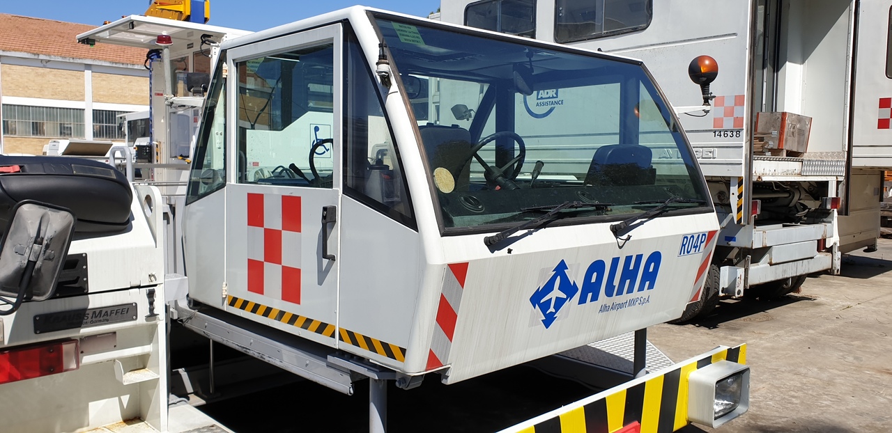 Goldhofer PTS R1 - Pushback-traktori: kuva Goldhofer PTS R1 - Pushback-traktori Goldhofer PTS R1 - Pushback-traktori: kuva Goldhofer PTS R1 - Pushback-traktori